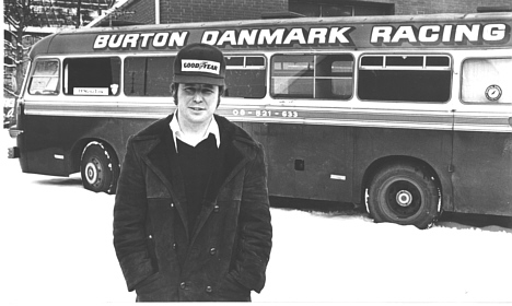 Er DU klar? Burton bussen og Kalle før sæsonstarten.